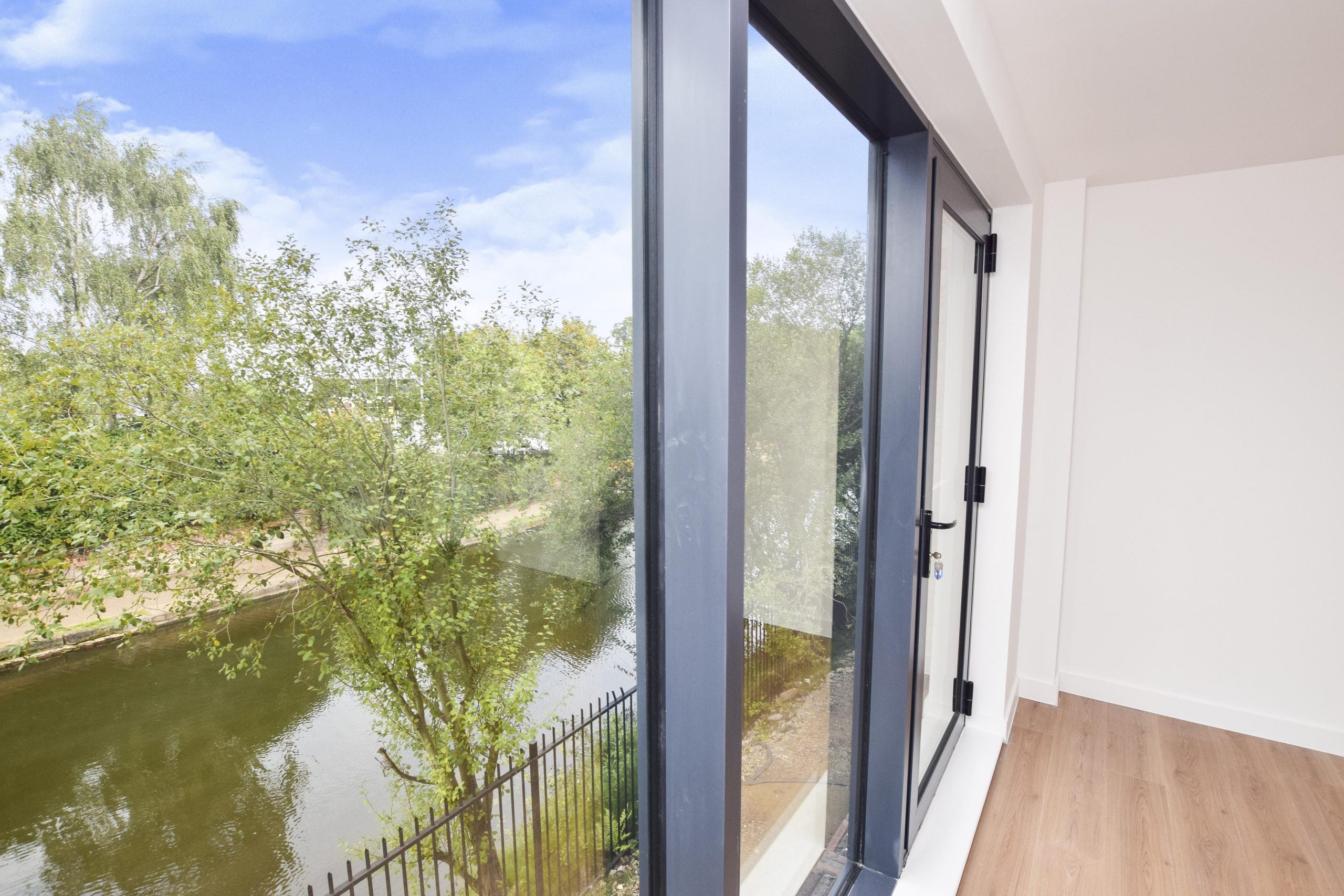 Flat Sandiway Road in Trafford