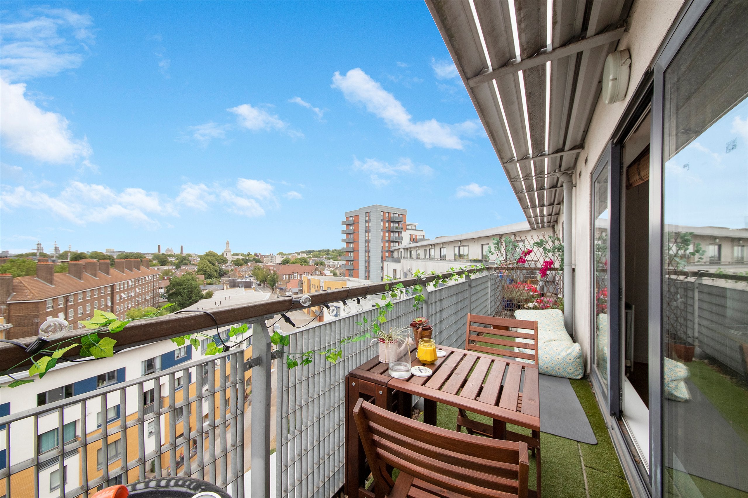 Flat Tarves Way in Greater London