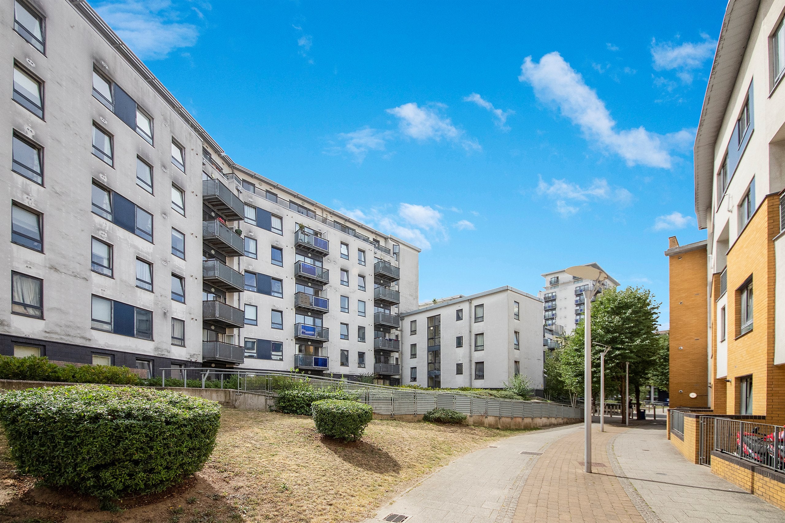 Flat Tarves Way in Greater London