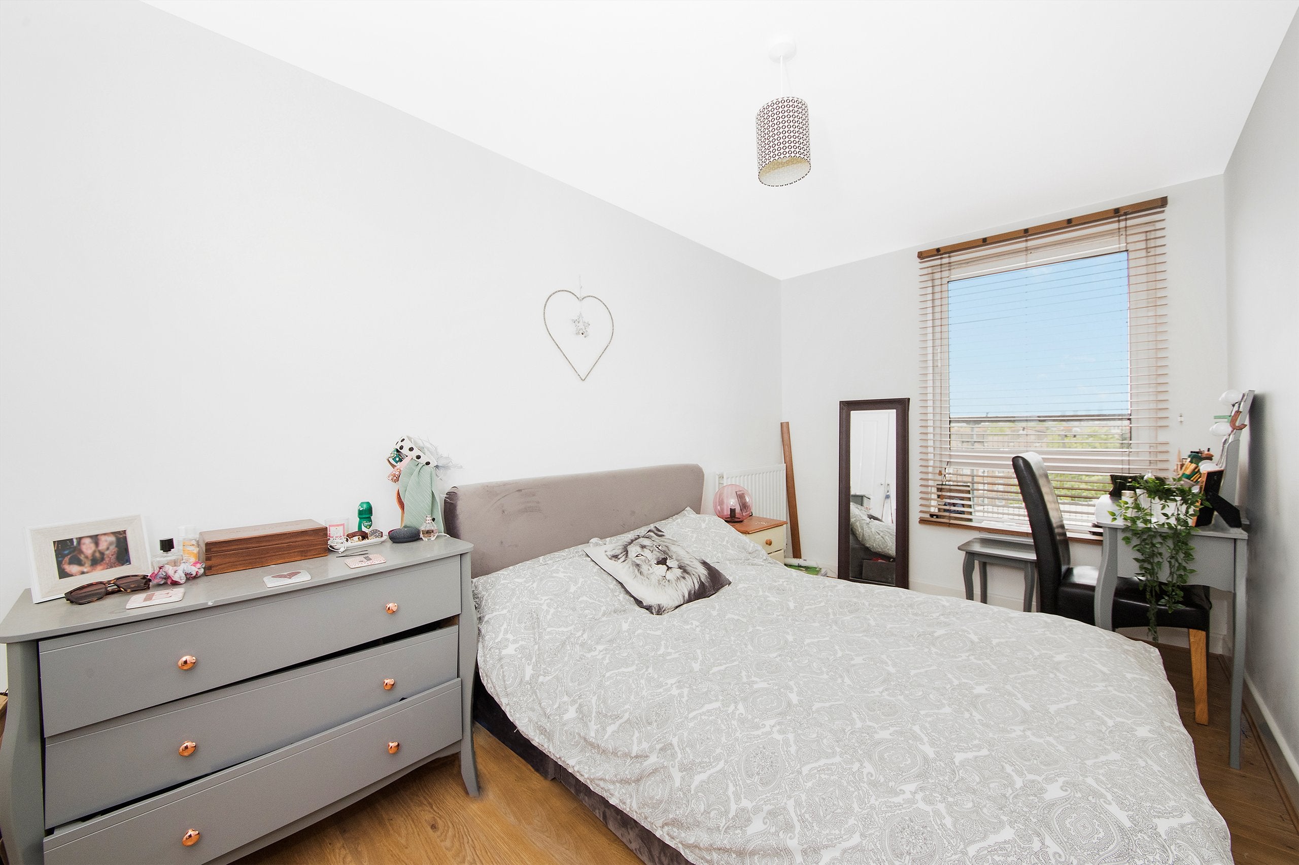 Flat Tarves Way in Greater London