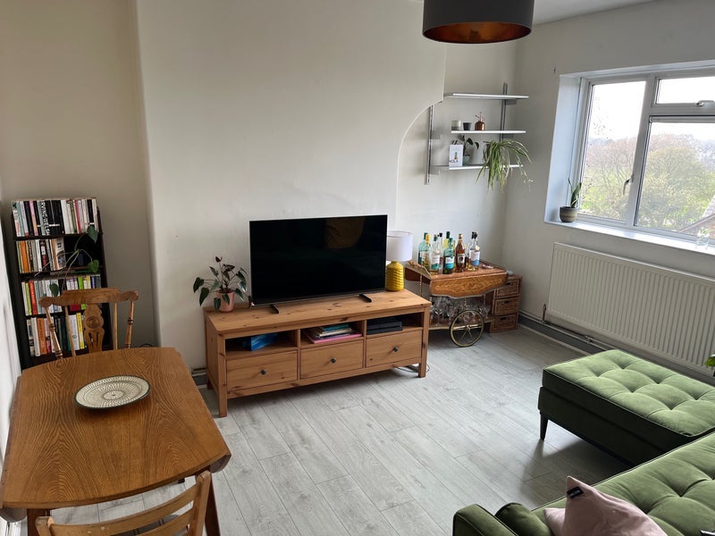 Room Waveney Avenue in Greater London
