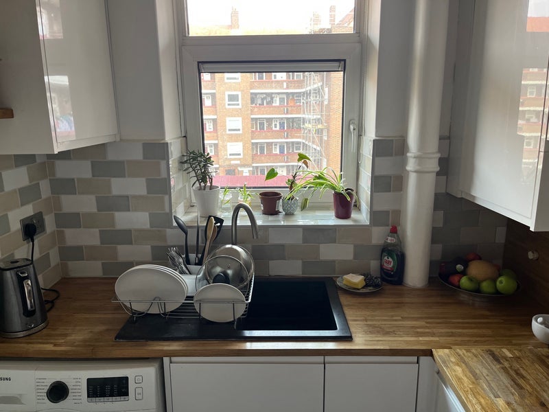 Room Waveney Avenue in Greater London