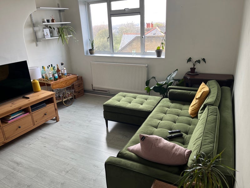 Room Waveney Avenue in Greater London