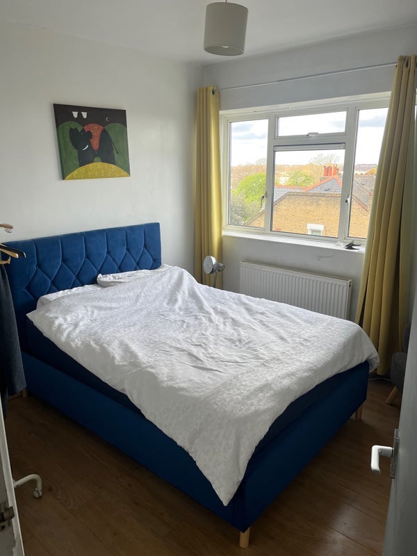 Room Waveney Avenue in Greater London