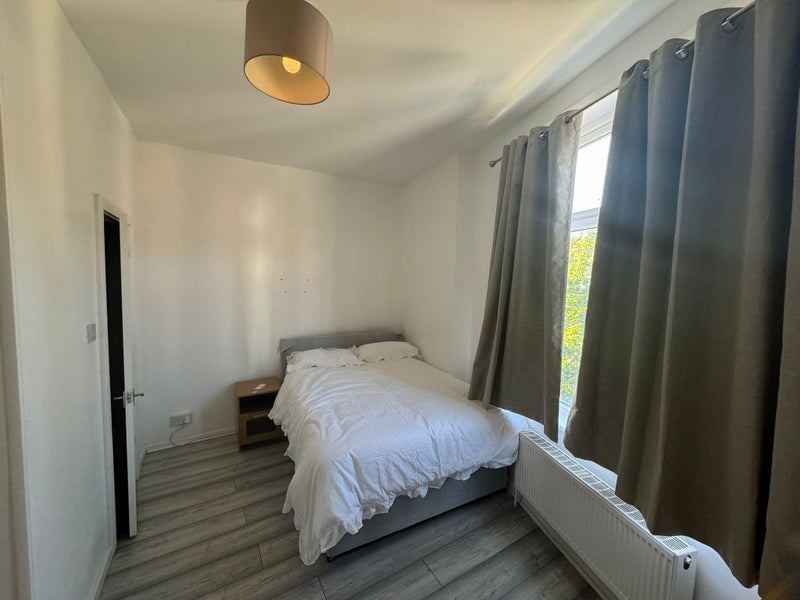Room Potters Lane in Manchester