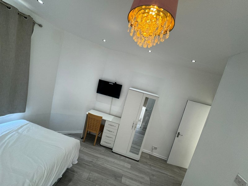 Room Potters Lane in Manchester