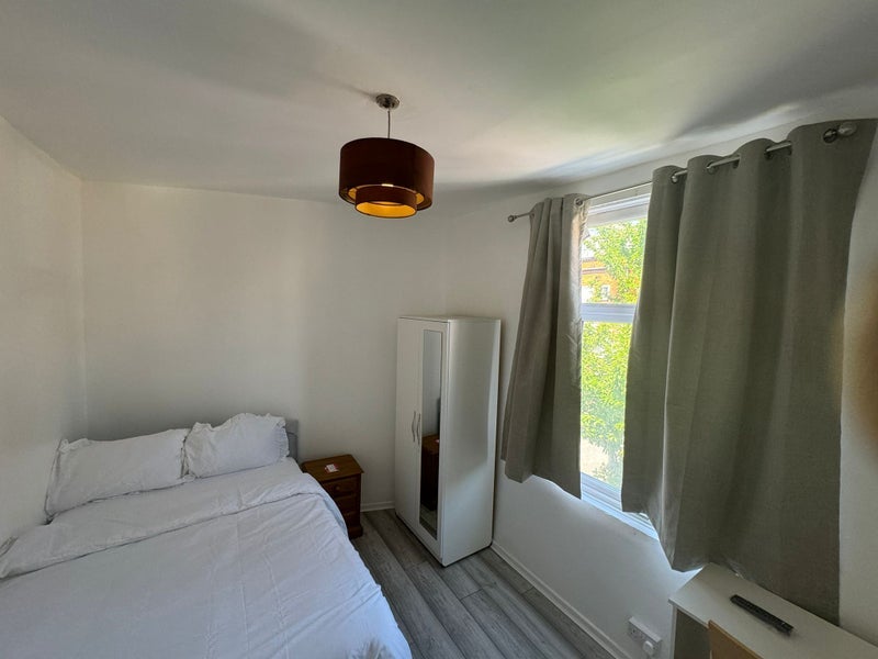 Room Potters Lane in Manchester