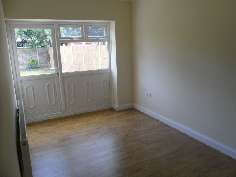 Flat Aldborough Road South in Greater London