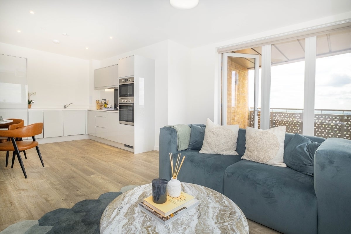 Flat Elmsleigh Road in Borough of Spelthorne