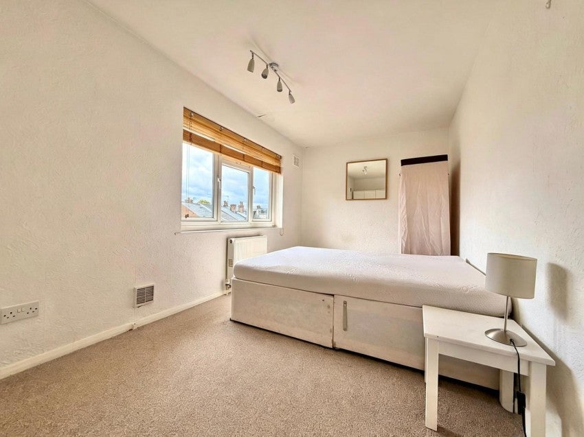 Flat Codrington Street in Exeter