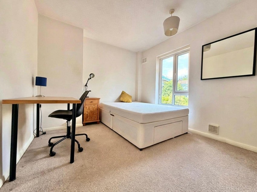 Flat Codrington Street in Exeter