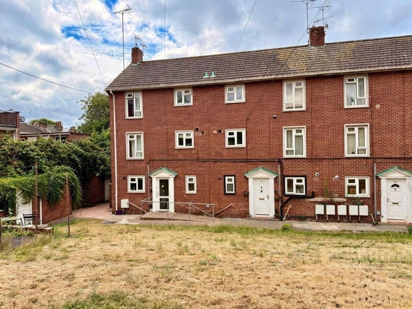 Flat Codrington Street in Exeter