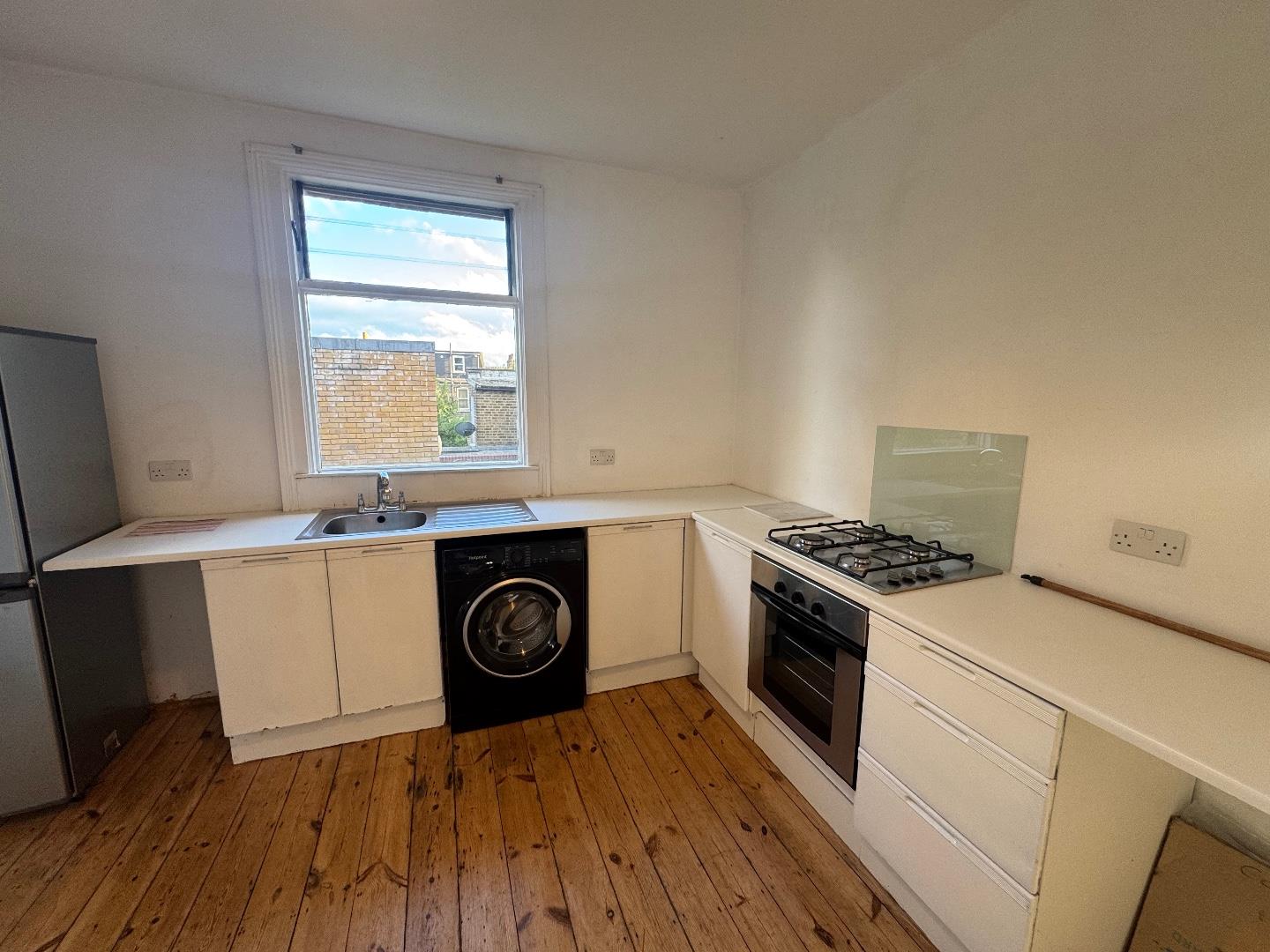 Flat Newton Avenue in Greater London