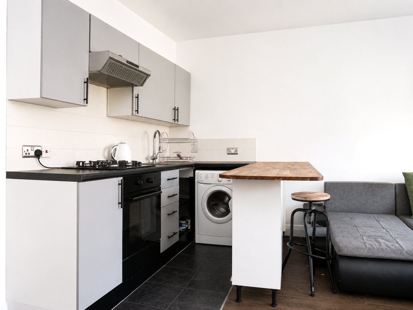 Flat Streatham High Road in Greater London