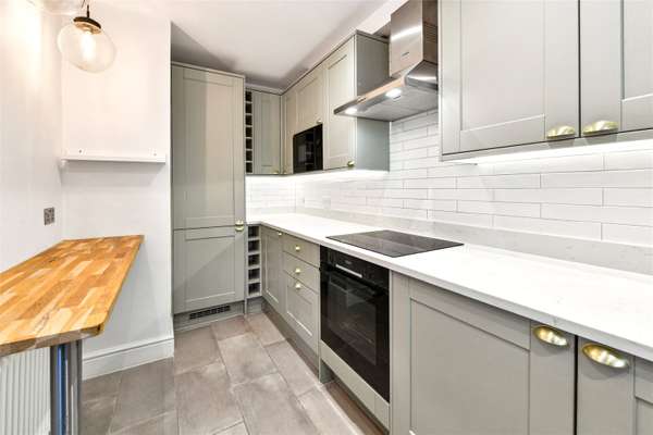 House Rowena Crescent in Greater London