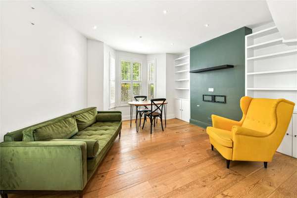 House Rowena Crescent in Greater London