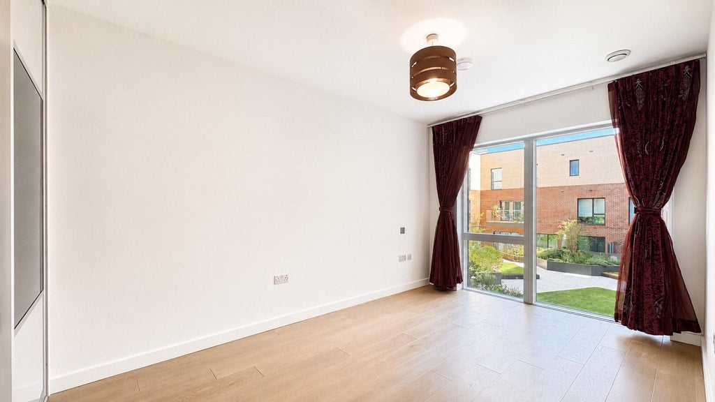 Flat Felar Walk in Greater London