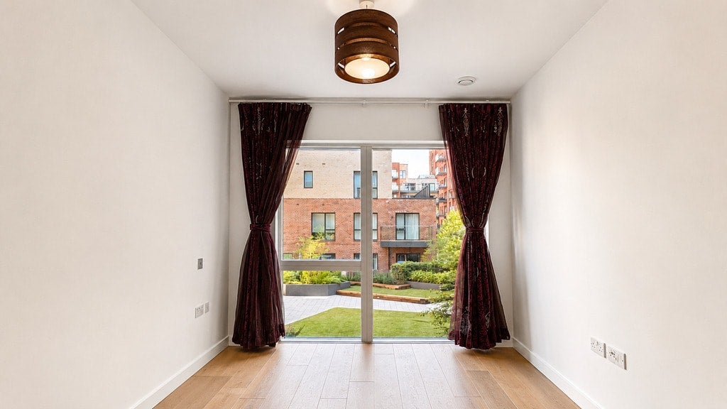 Flat Felar Walk in Greater London