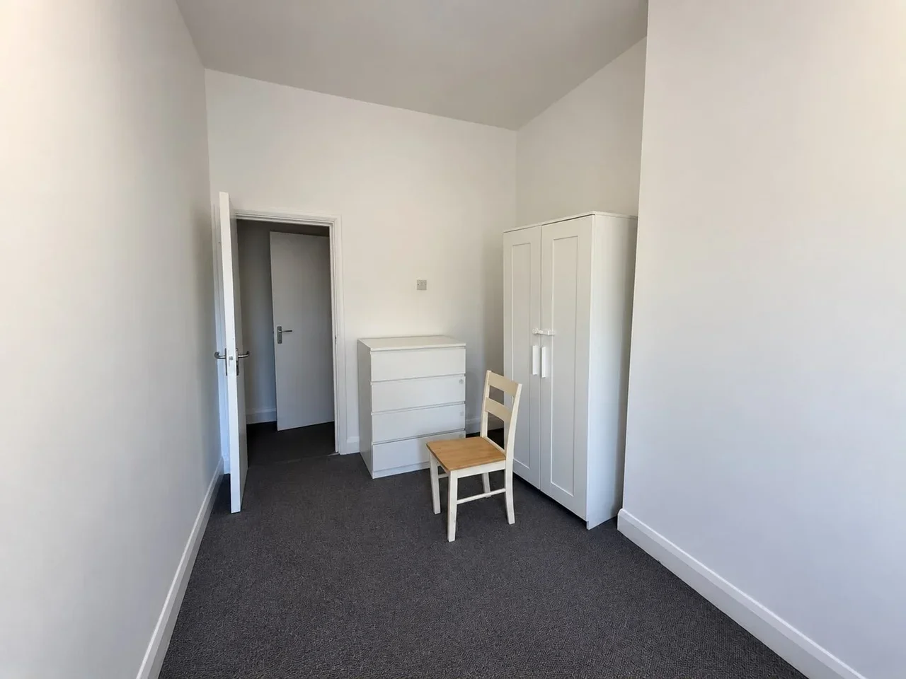 Flat Streatham High Road in Greater London