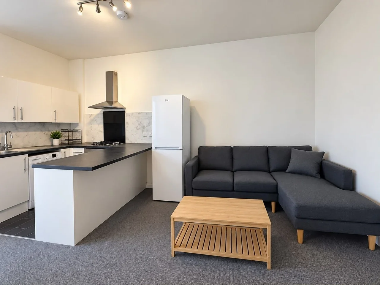 Flat Streatham High Road in Greater London