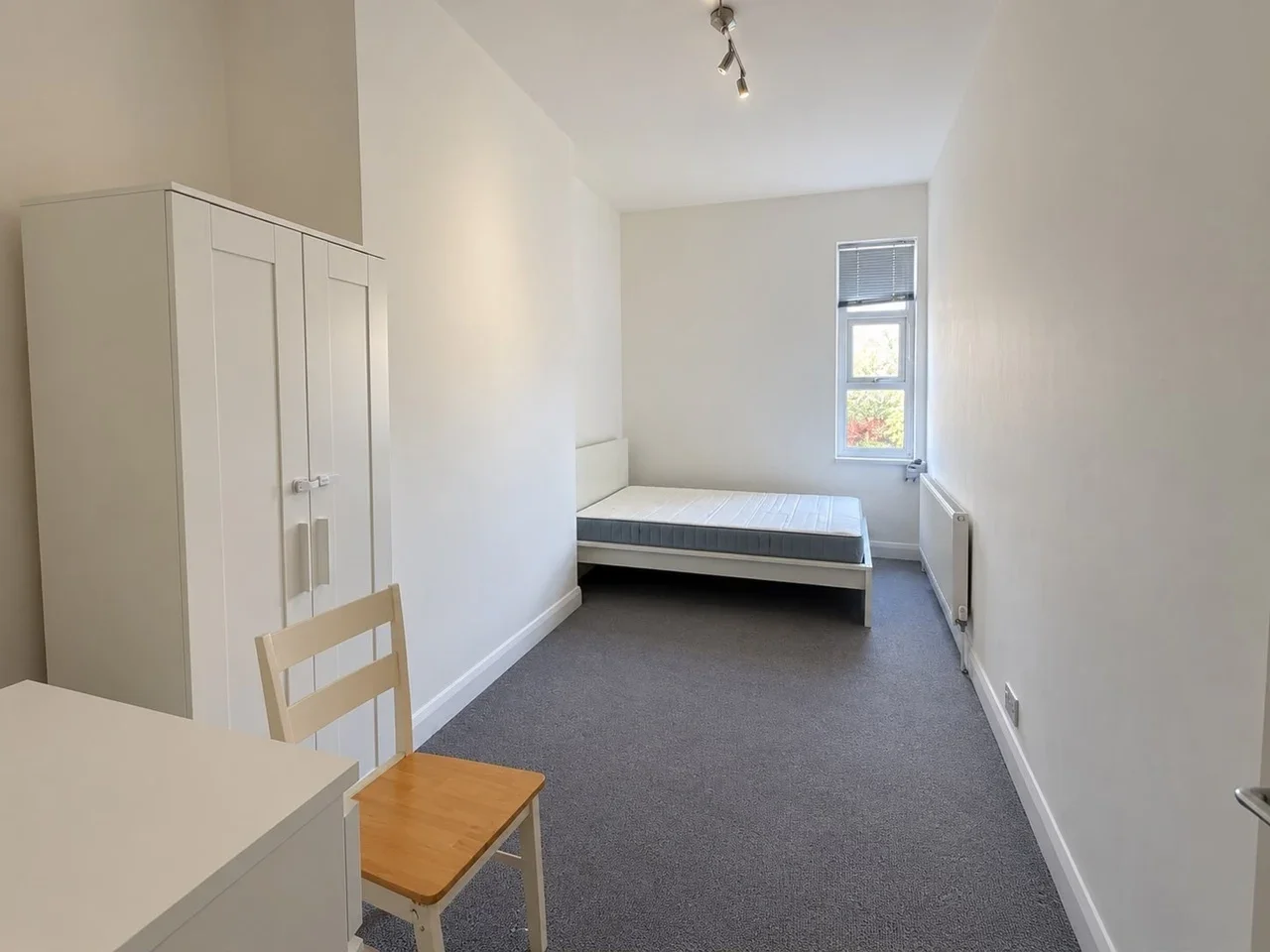 Flat Streatham High Road in Greater London