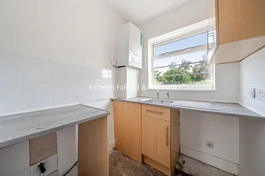 Flat Burnham Road in Dartford
