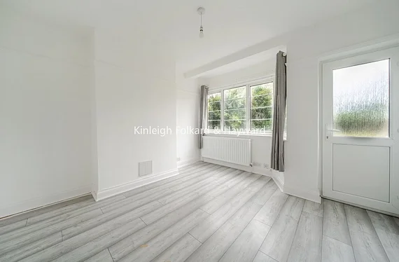 Flat Burnham Road in Dartford