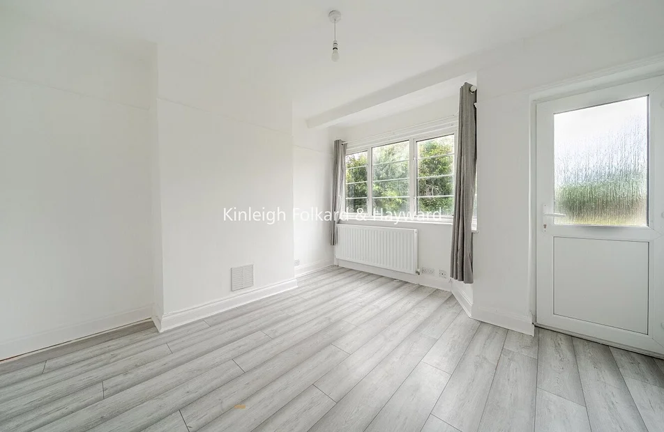 Flat Burnham Road in Dartford