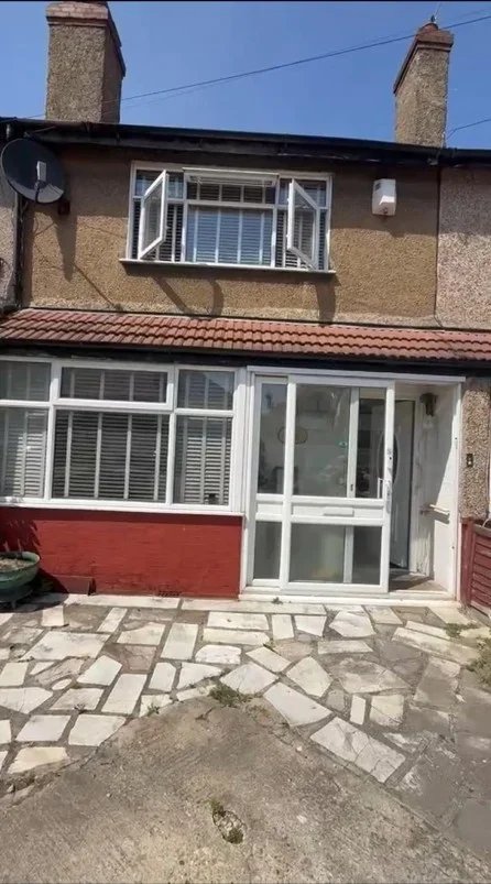Flat Middleham Gardens in Greater London