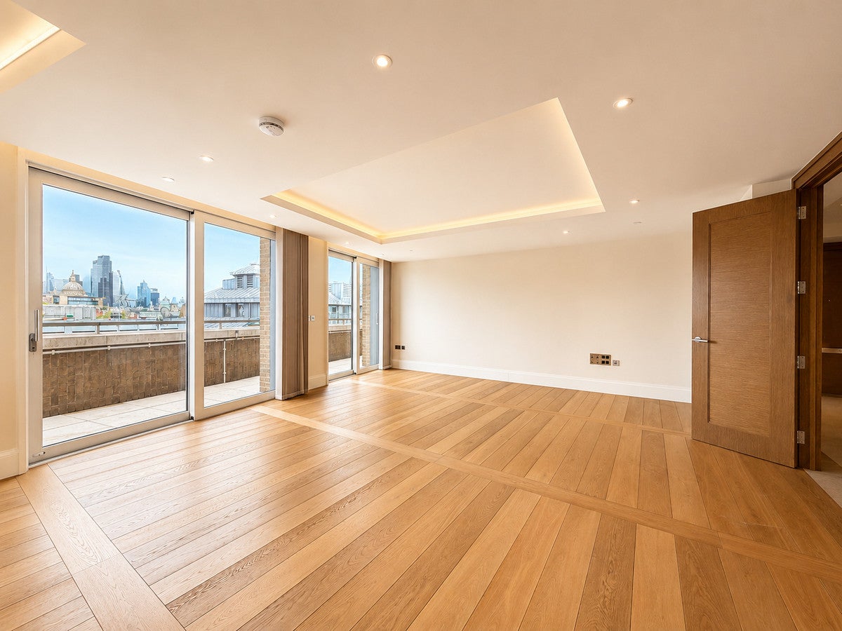 Flat Strand in City of Westminster