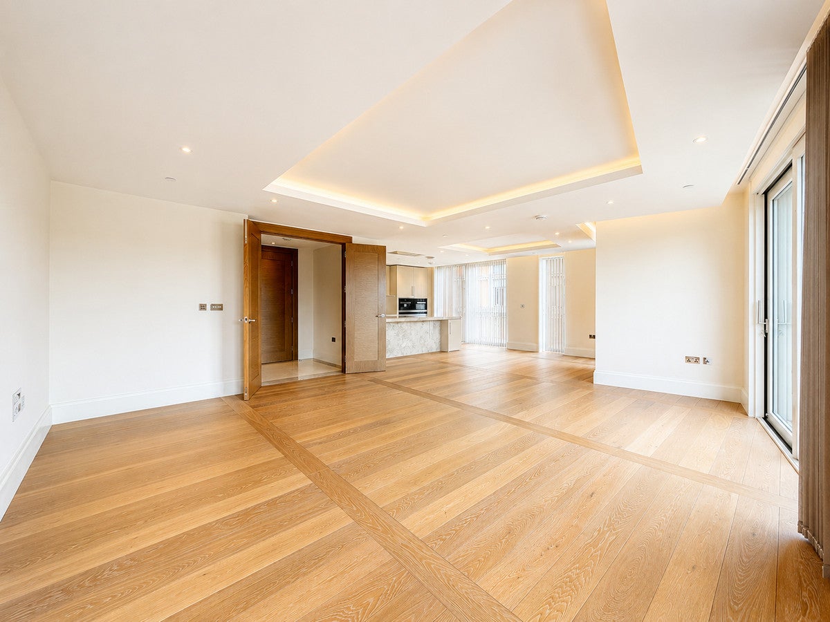Flat Strand in City of Westminster