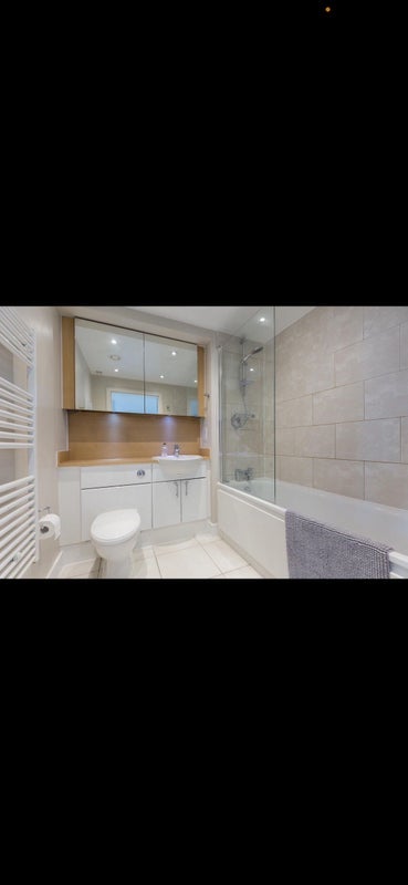 Flat Roseberry Place in Greater London