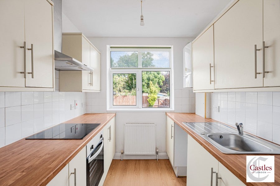 House Grove Road West in Greater London