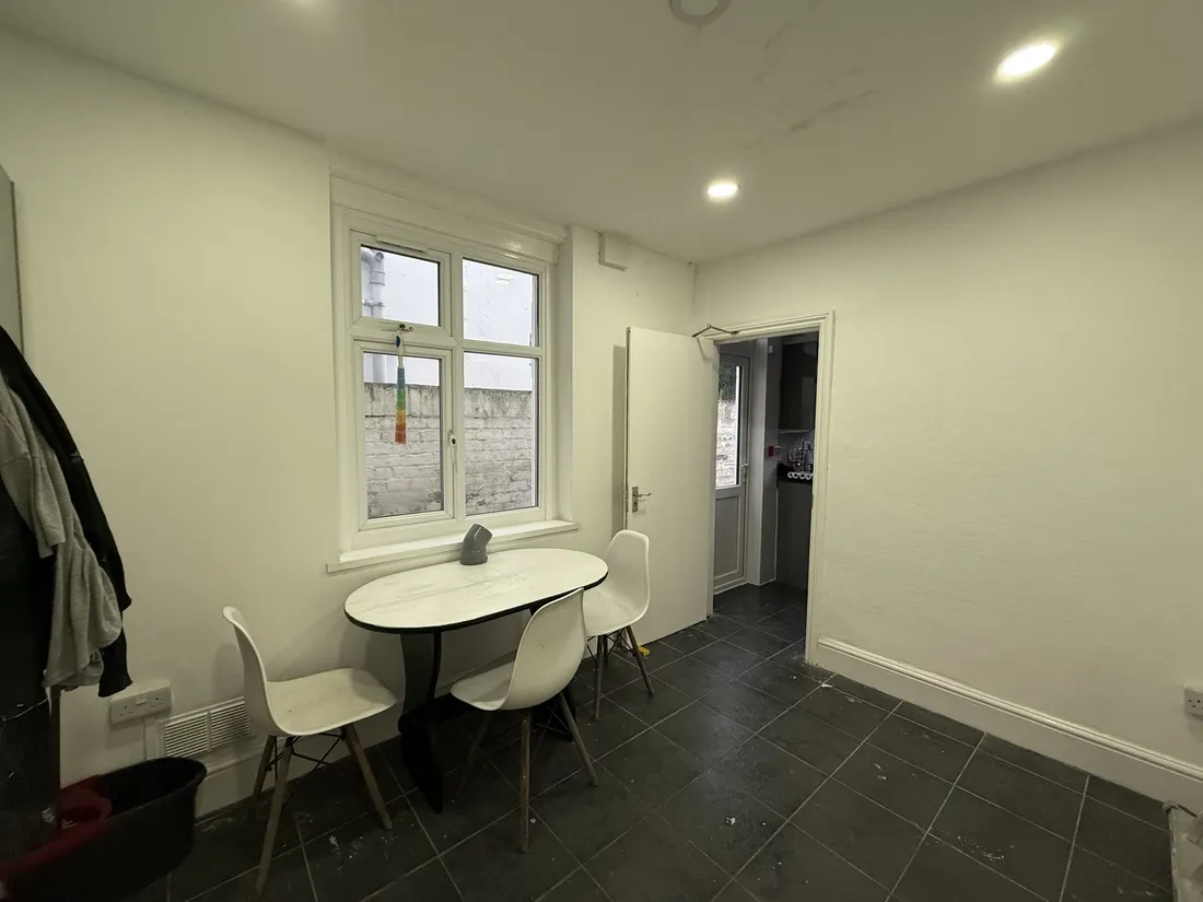 Room May Street in Cardiff