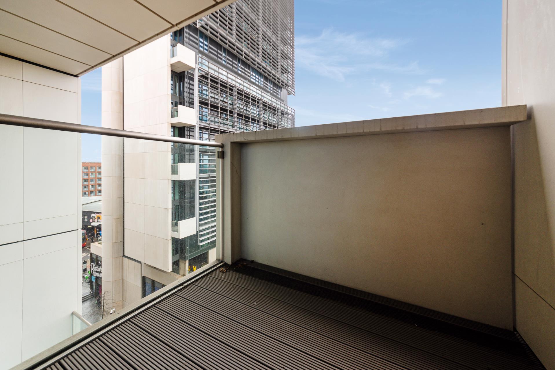 Flat City North Place in Greater London