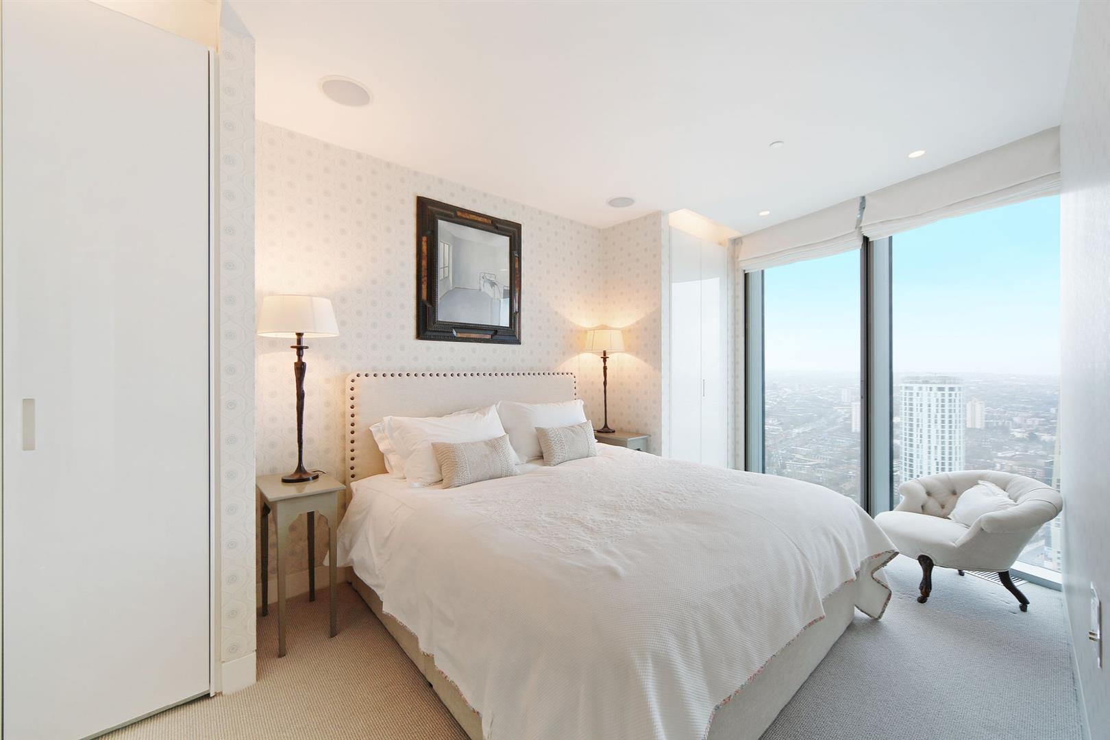 Flat Nine Elms Lane in Greater London