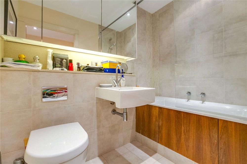 Flat Gloucester Terrace in City of Westminster