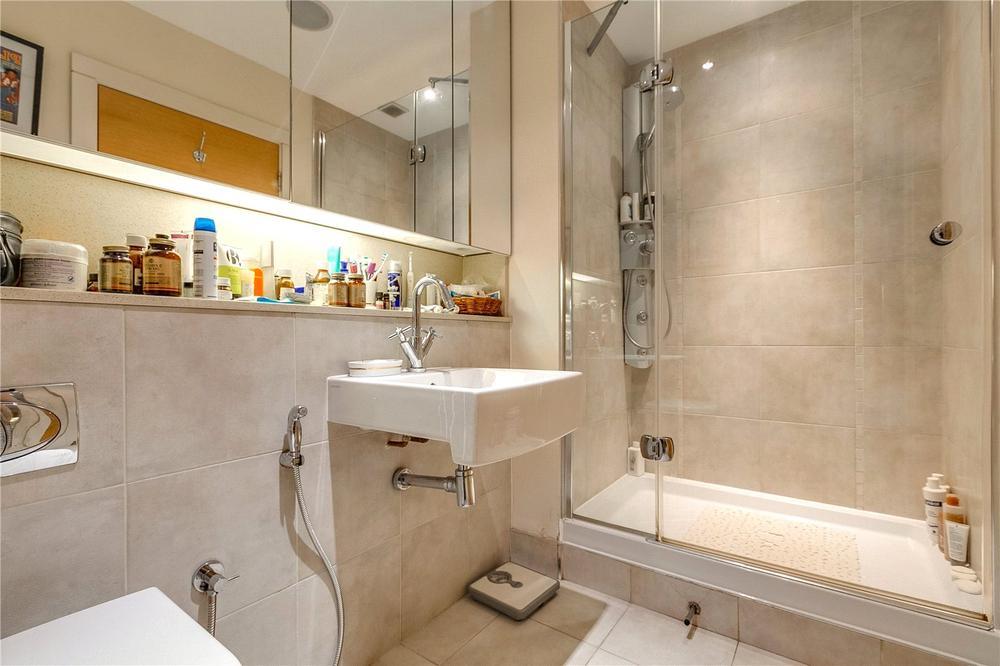 Flat Gloucester Terrace in City of Westminster
