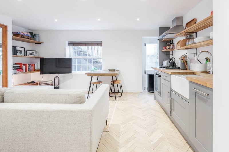 Flat St Mark Street in Greater London