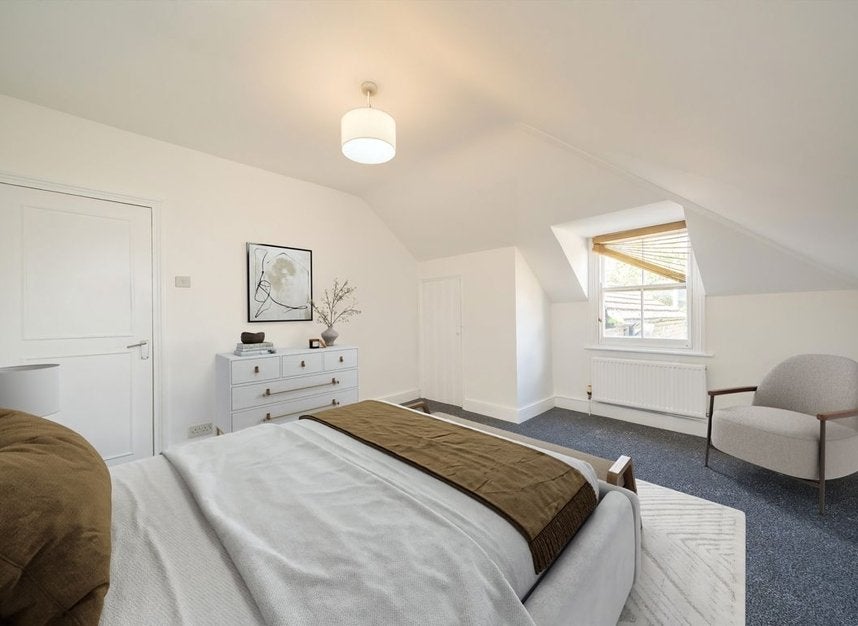 Flat Gleneagle Road in Greater London