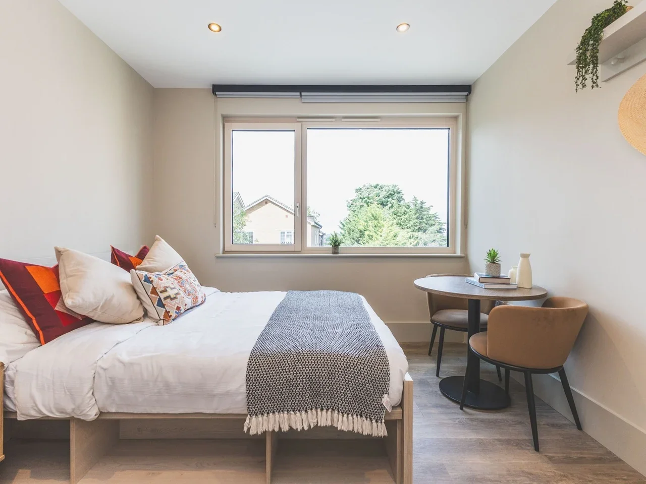 Room Augustus Road in Greater London