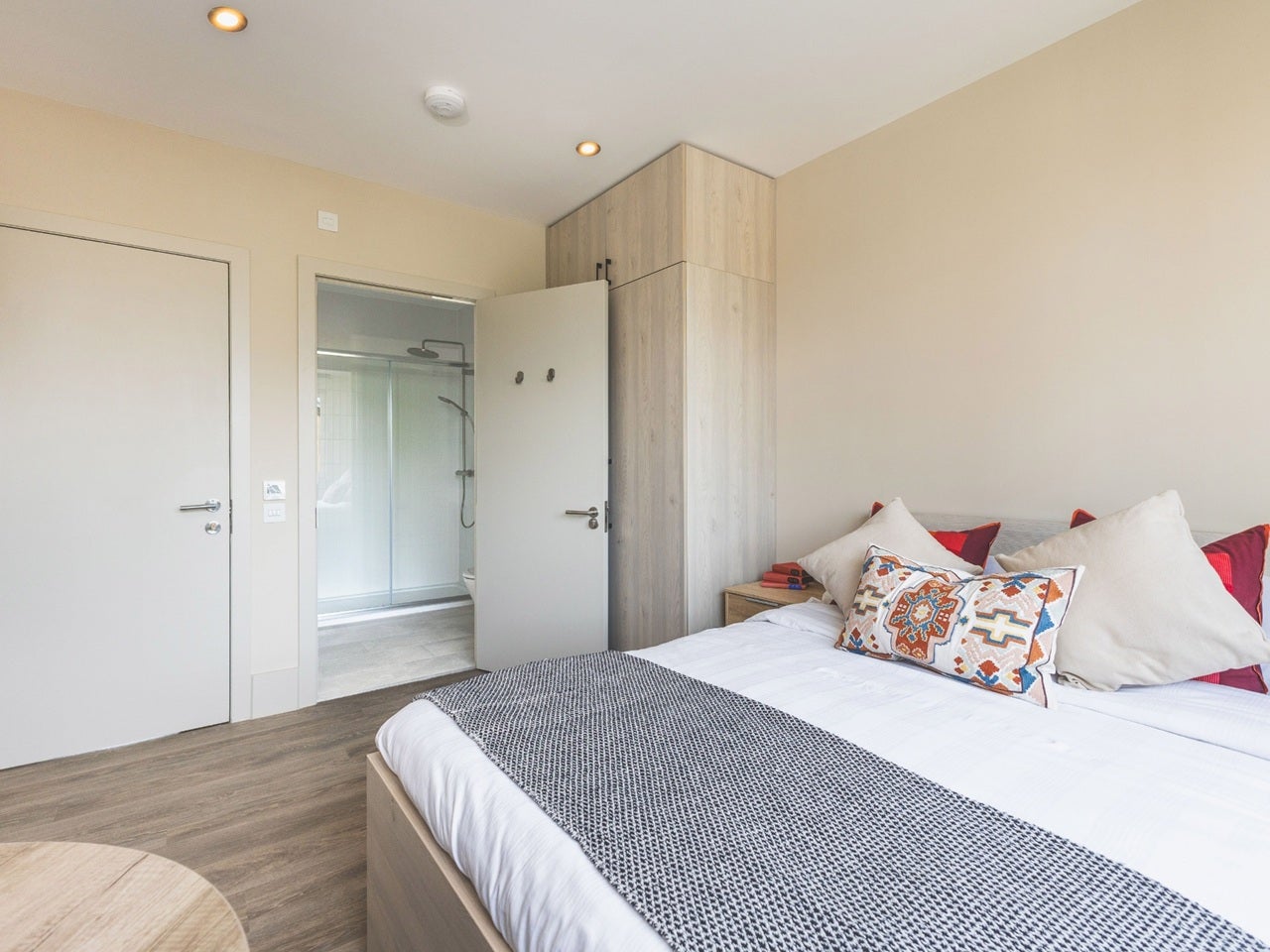 Room Augustus Road in Greater London
