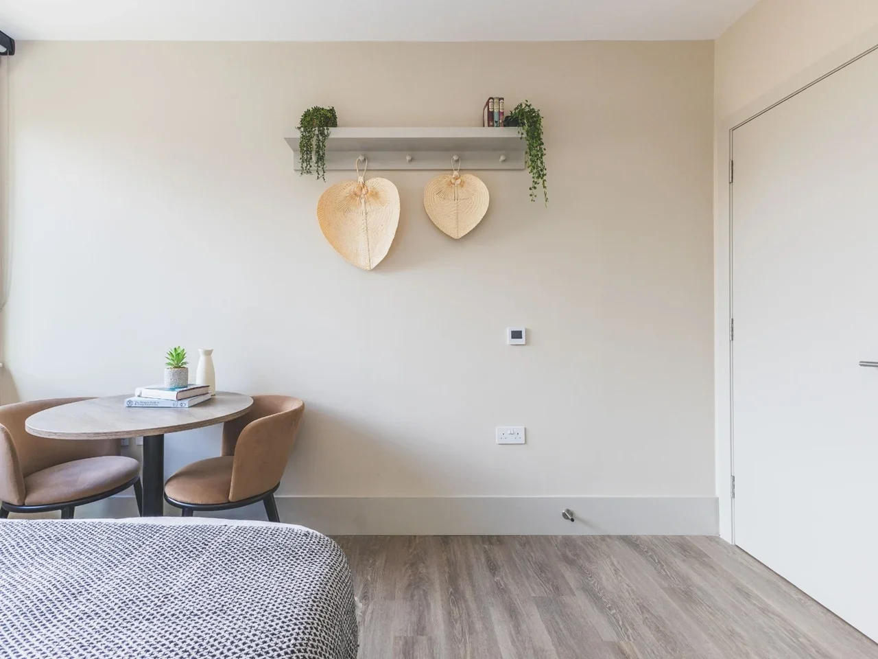 Room Augustus Road in Greater London