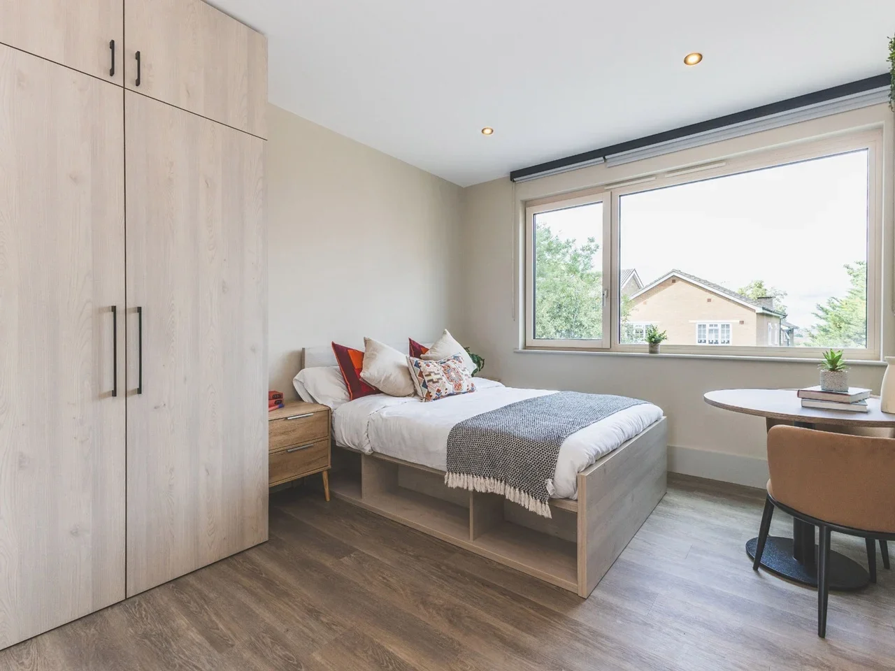 Room Augustus Road in Greater London