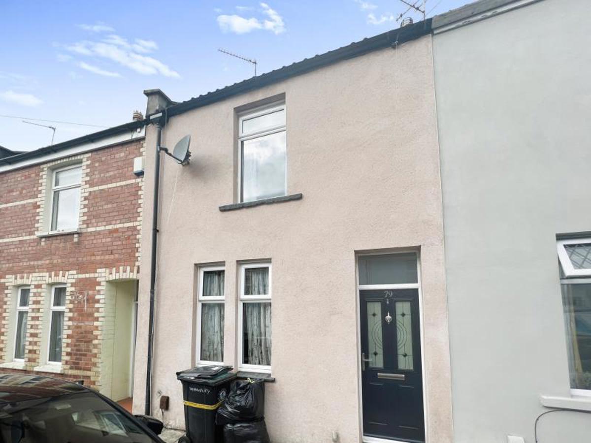 House Bradley Crescent in Bristol