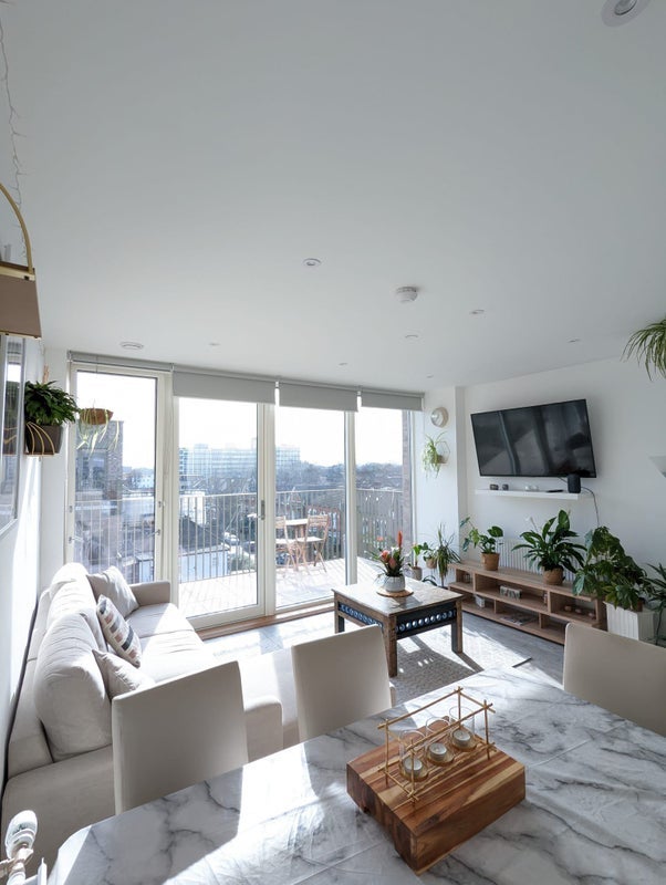 Room Earlham Grove in Greater London