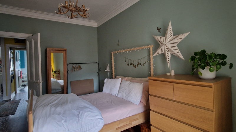 Room Calder Street in Glasgow