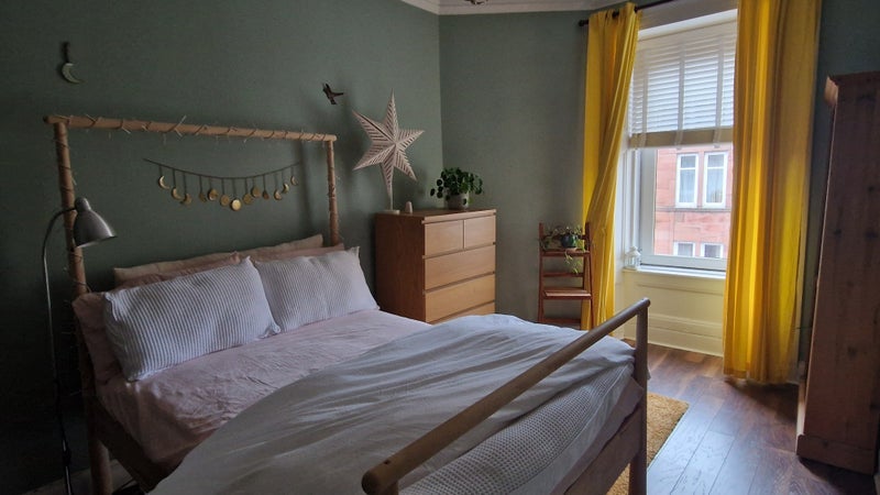 Room Calder Street in Glasgow
