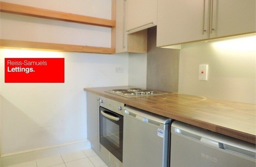 Flat Westferry Road in Greater London