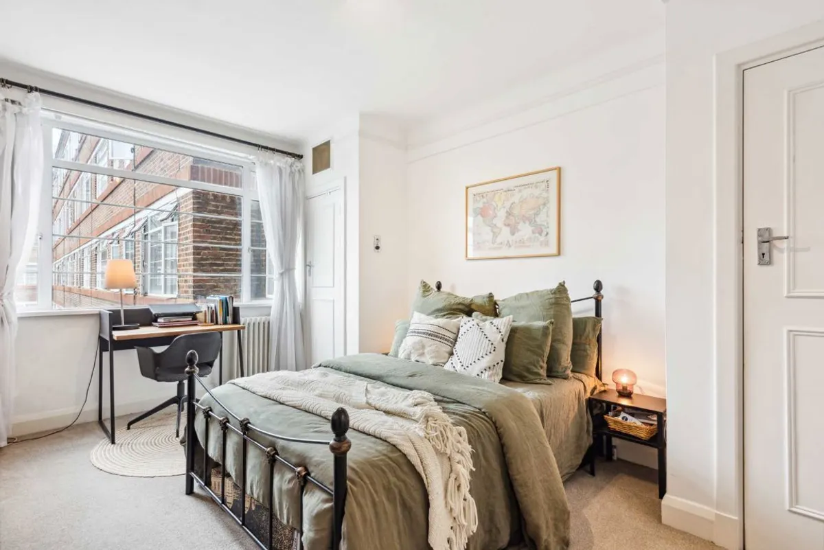 Flat Balham Park Road in Greater London